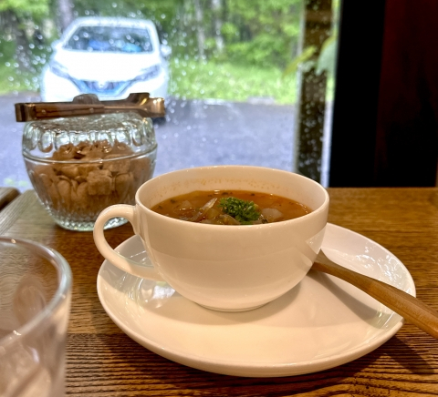 雨音は脳を活性化させるか？ ピンクノイズの効用について