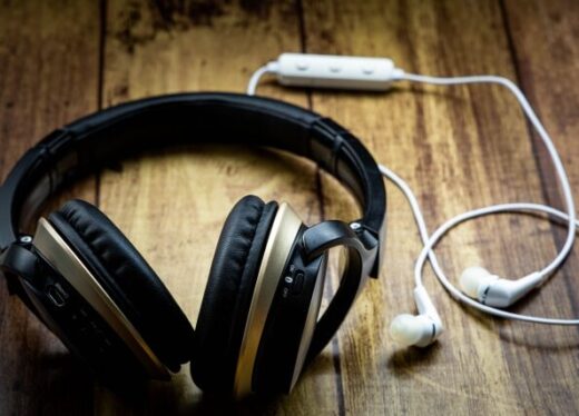 おっさんフリーランス的、イヤホンのベストアンサー「Dyoac」のオープンイヤーイヤホン