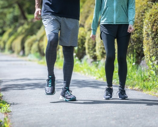 歩いてポイ活、おっさんフリーランスが「おぢポ」と「LINE WALK」を試してみた